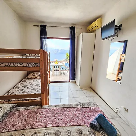 Octopus-4 By Interhome