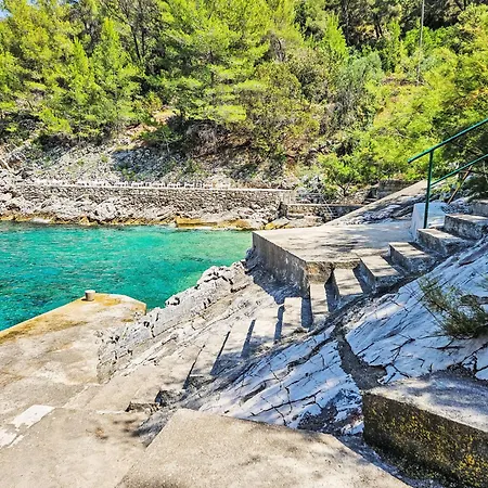 Octopus-4 By Interhome Daire Bogomolje