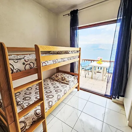 Octopus-4 By Interhome