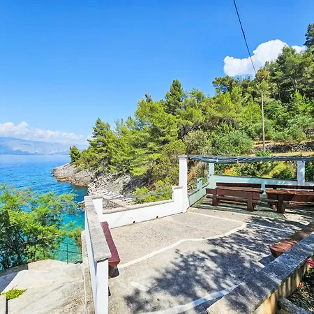 Octopus-4 By Interhome